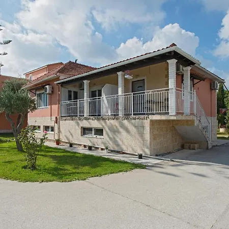 Apartmanhotel And Sea 3*