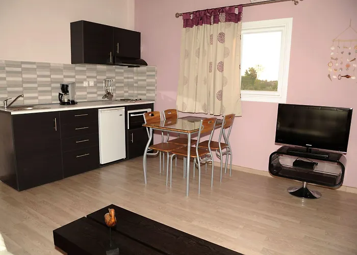 Aparthotel And Sea 3*