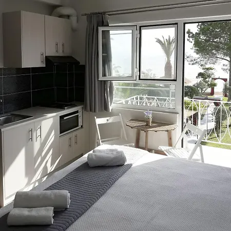 Aparthotel And Sea 3*